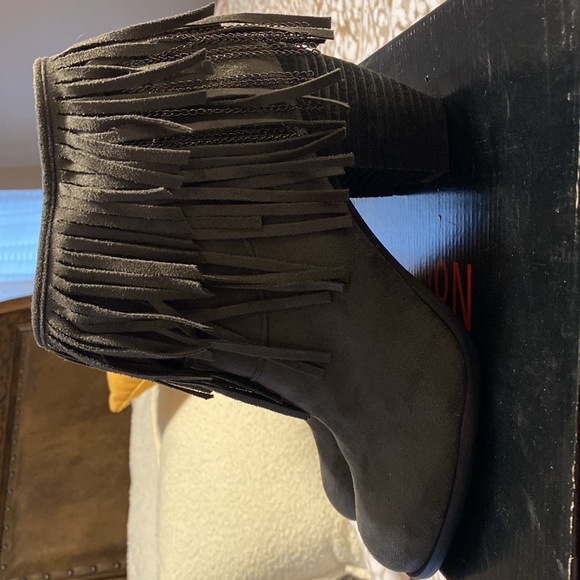 Gray heel boots - Picture 3 of 6